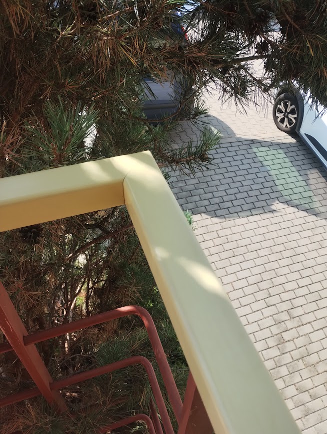 Detail rohového napojení madla z Accoya®