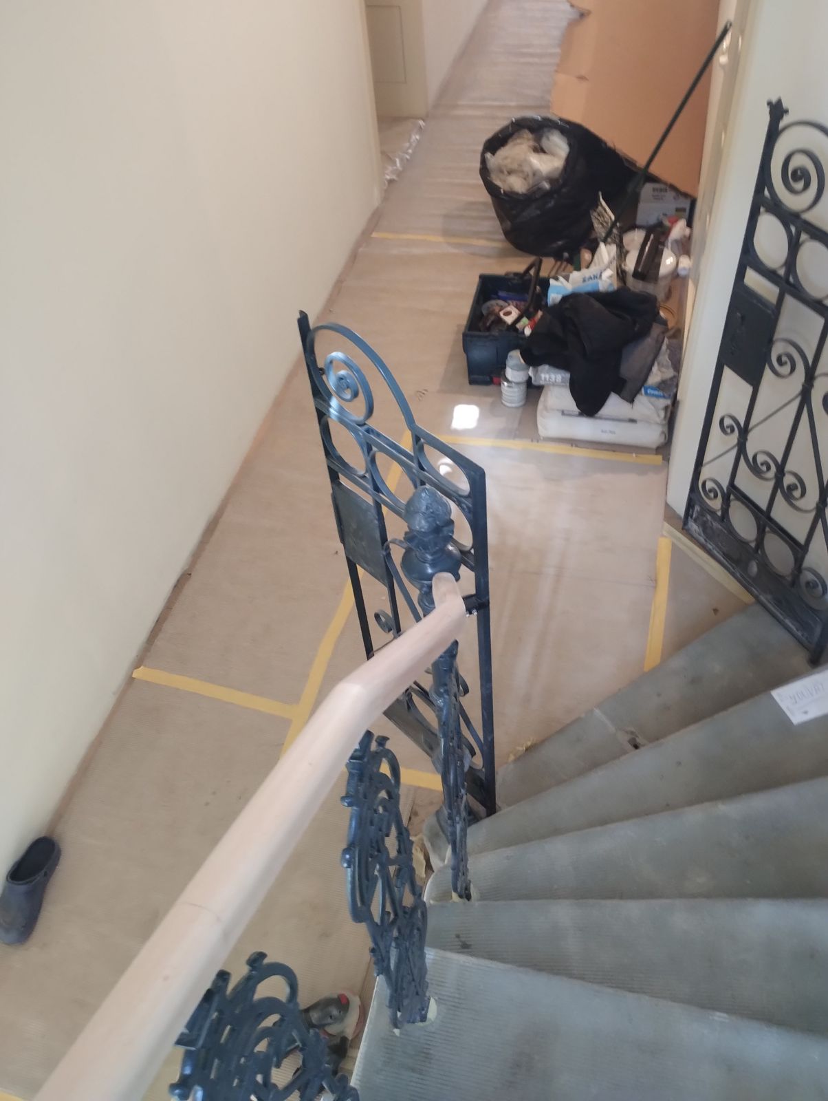Zakončení repliky madla u vstupu