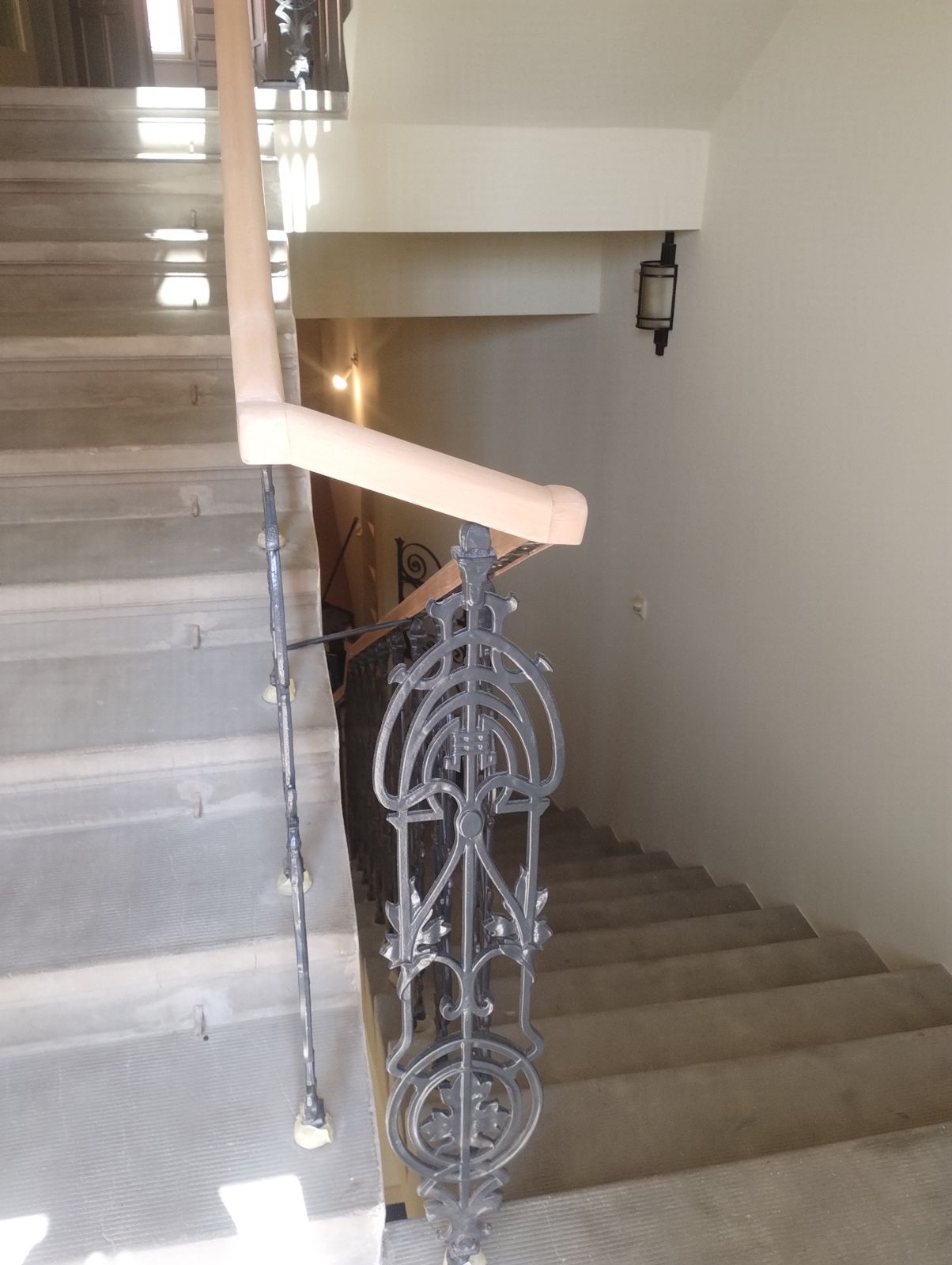 Detail rohového ohybu repliky madla